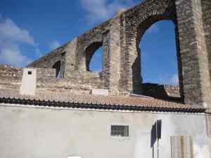 aquaduct in evora