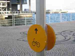 bike path sign in Lisboa